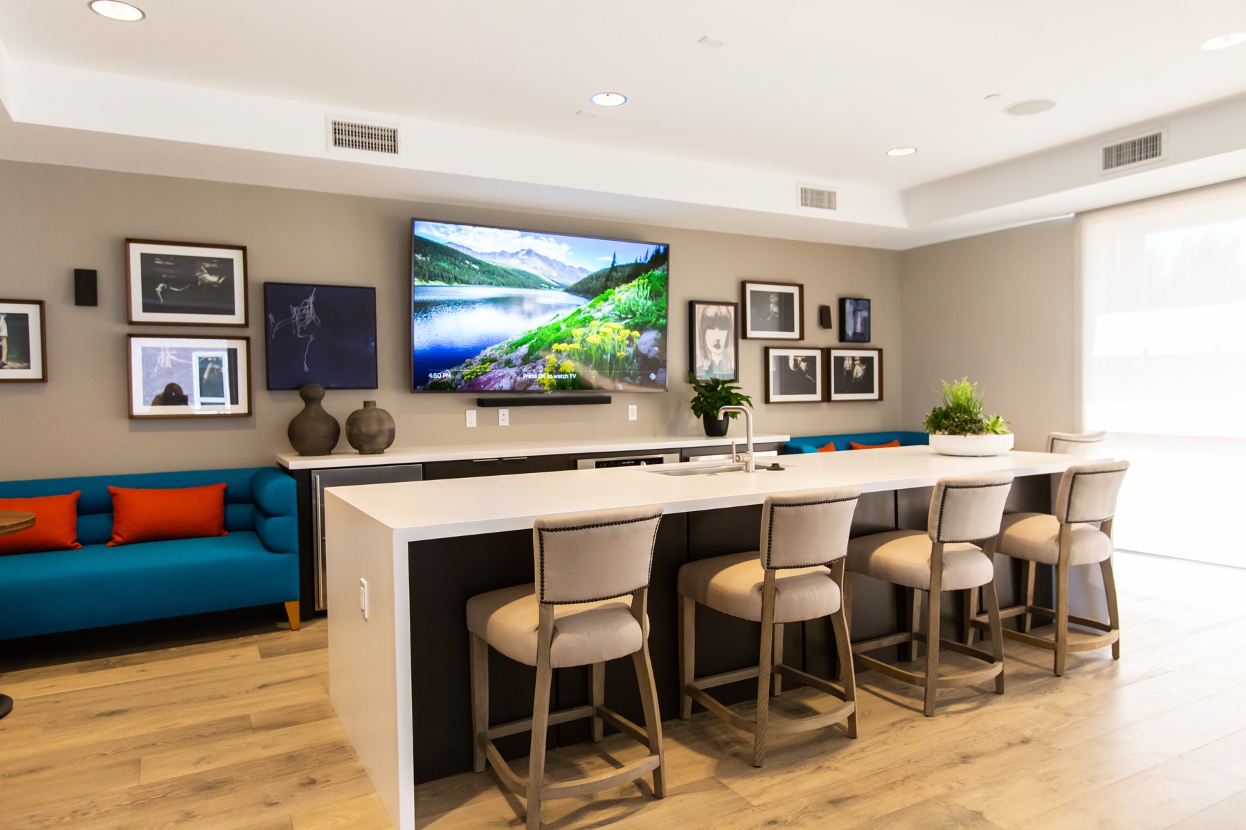 Lounge / business center